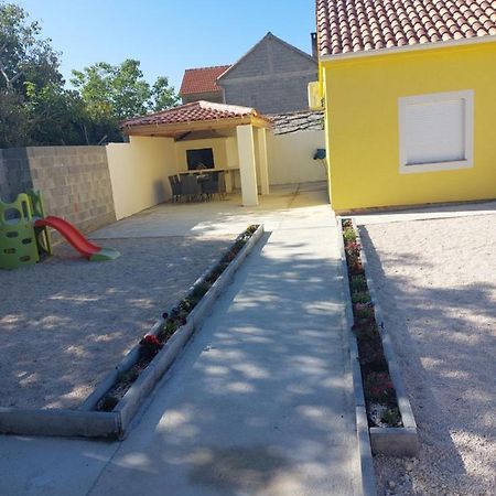 Ferienhaus Karlo Pridraga Exteriör bild