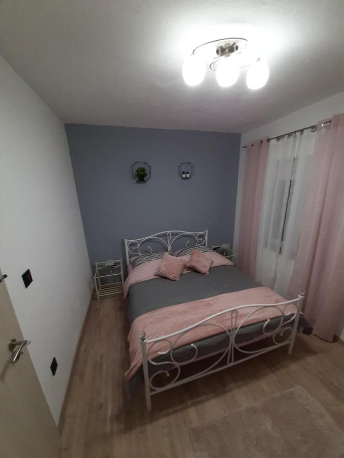 Ferienhaus Karlo Pridraga Exteriör bild