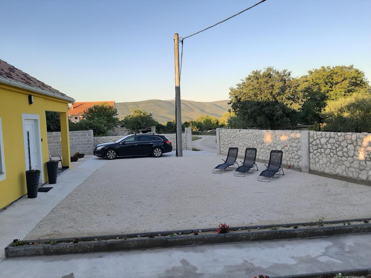 Ferienhaus Karlo Pridraga Exteriör bild