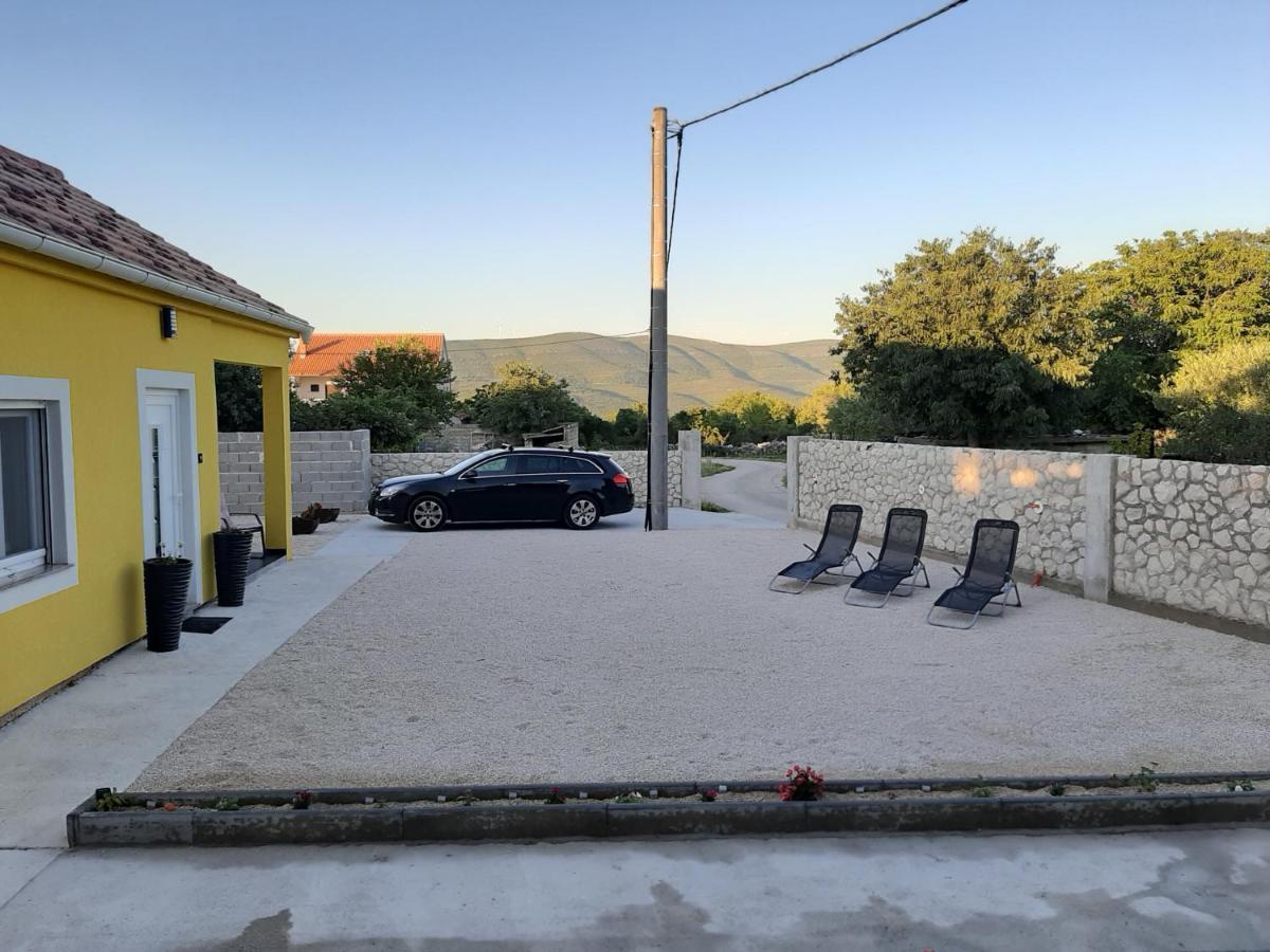 Ferienhaus Karlo Pridraga Exteriör bild