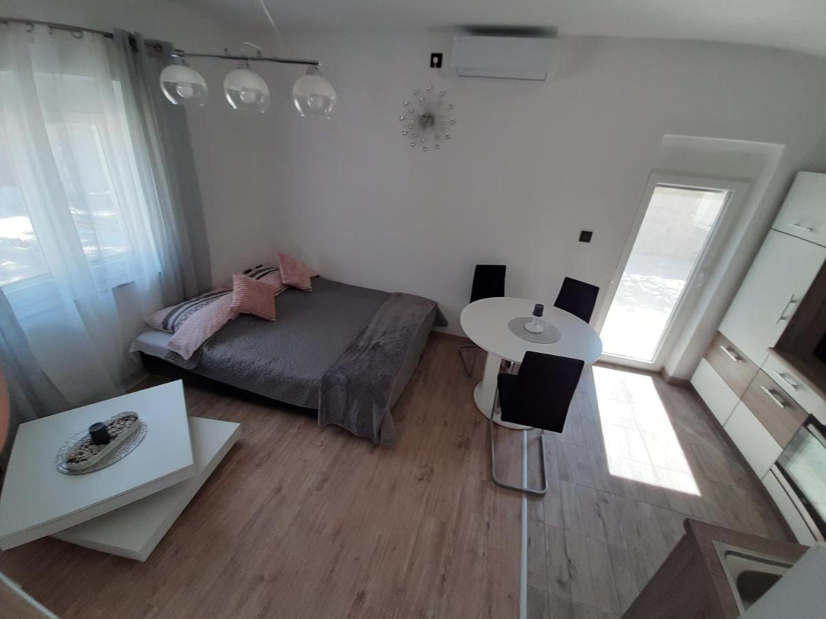 Ferienhaus Karlo Pridraga Exteriör bild