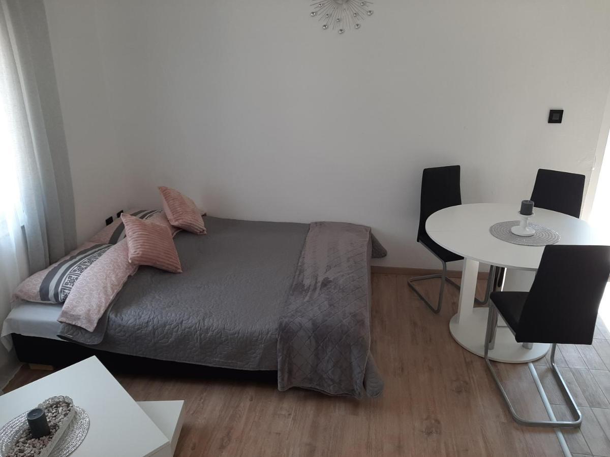 Ferienhaus Karlo Pridraga Exteriör bild