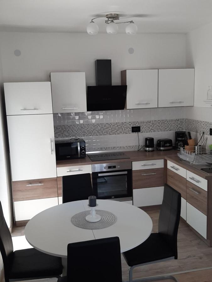 Ferienhaus Karlo Pridraga Exteriör bild