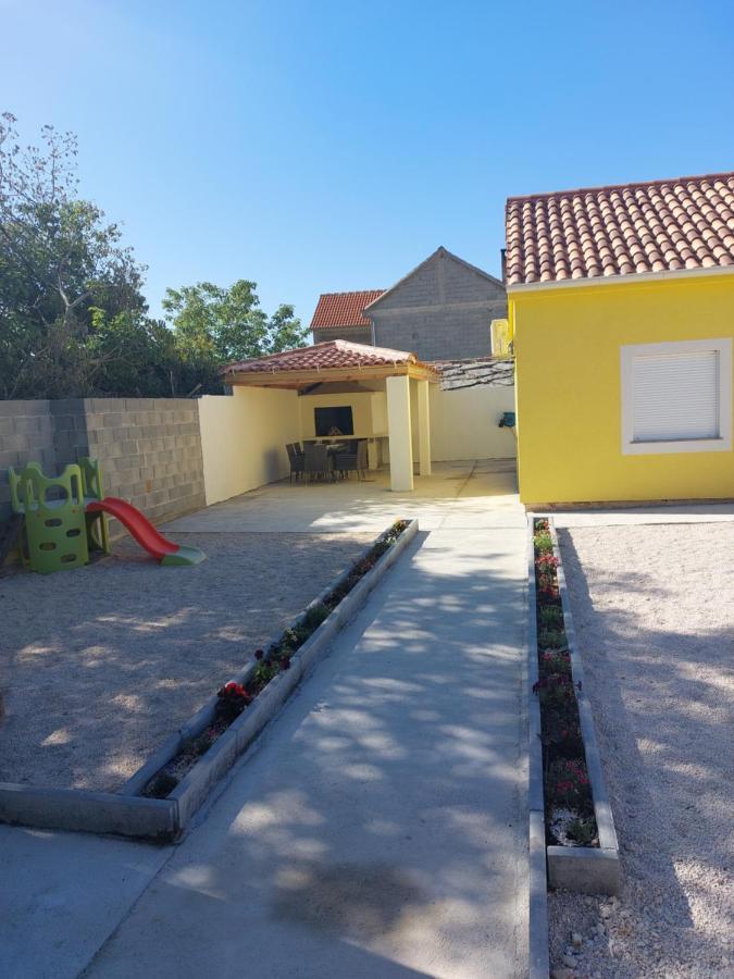 Ferienhaus Karlo Pridraga Exteriör bild